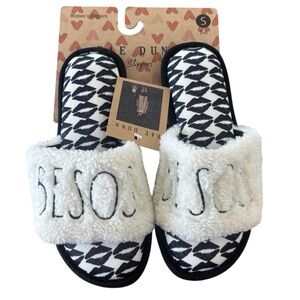 Rae Dunn 'BESOS' Faux Shearling Memory Foam Slide House Slippers Black & White